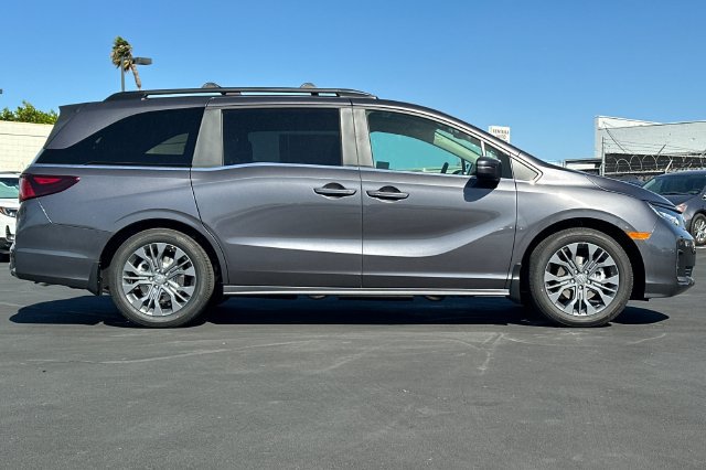 New 2027 Honda Odyssey Touring image 3
