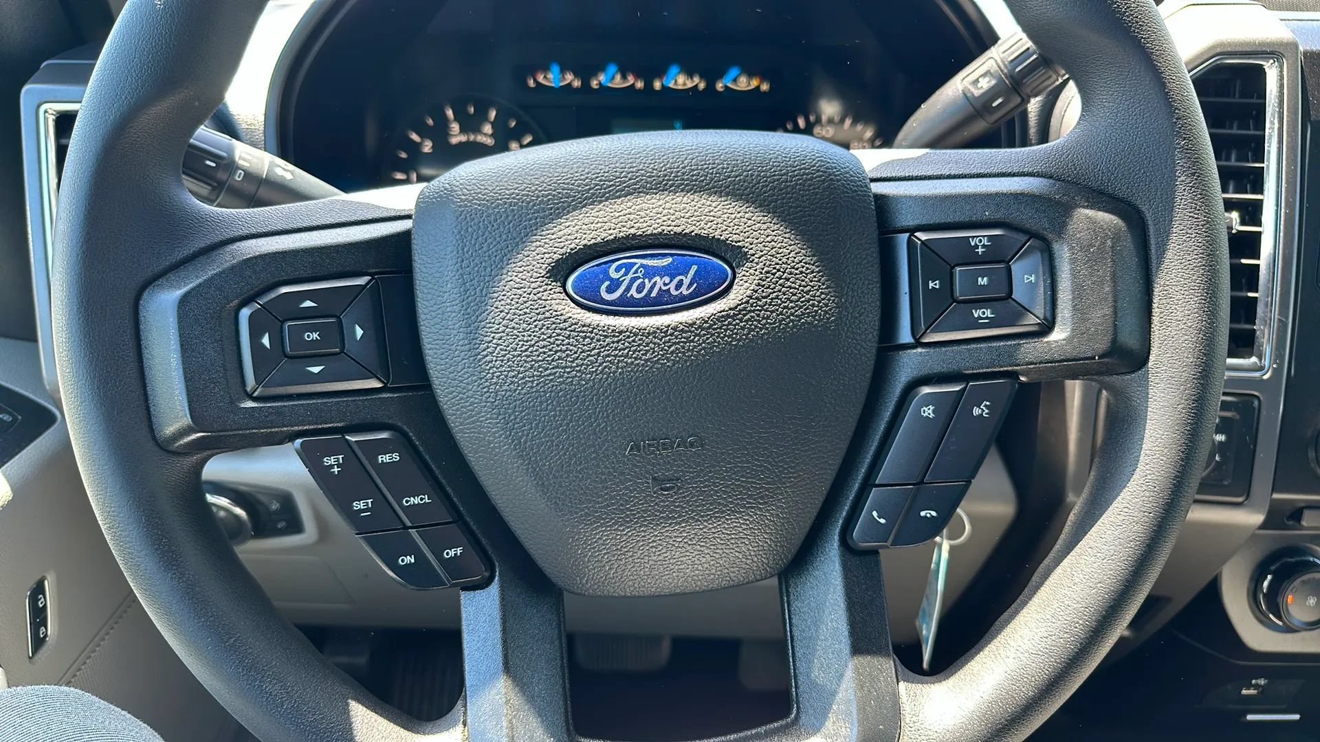 Used 2017 Ford F150 XLT AWD/4WD image 16