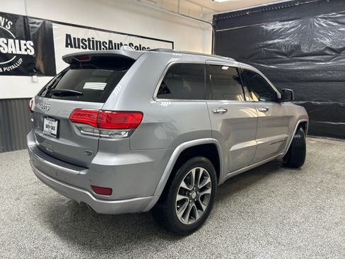 Used 2017 Jeep Grand Cherokee Overland image 6