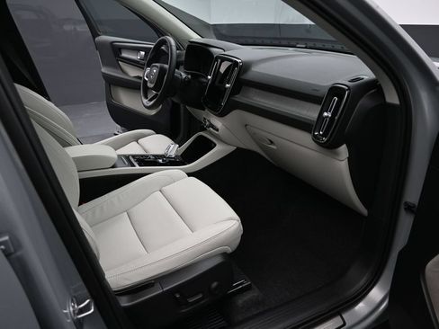 Certified 2026 Volvo XC40 B5 Plus w/ Protection Package Premier AWD/4WD image 21