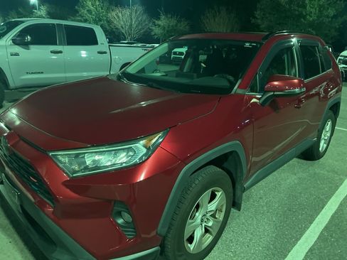 Used 2019 Toyota RAV4 XLE image 3