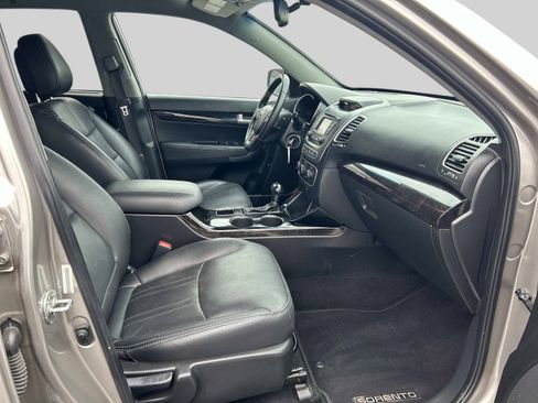 Used 2015 Kia Sorento LX image 14