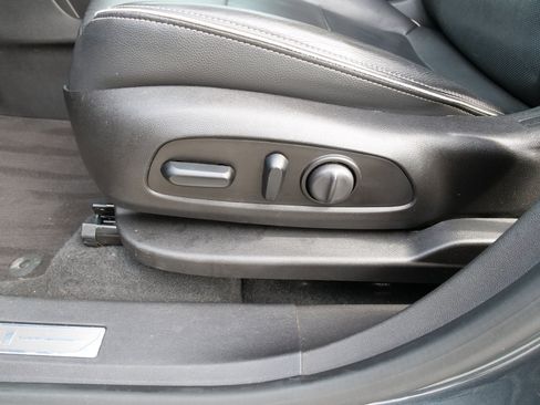 Used 2019 GMC Terrain Denali w/ Advanced Safety Package image 17