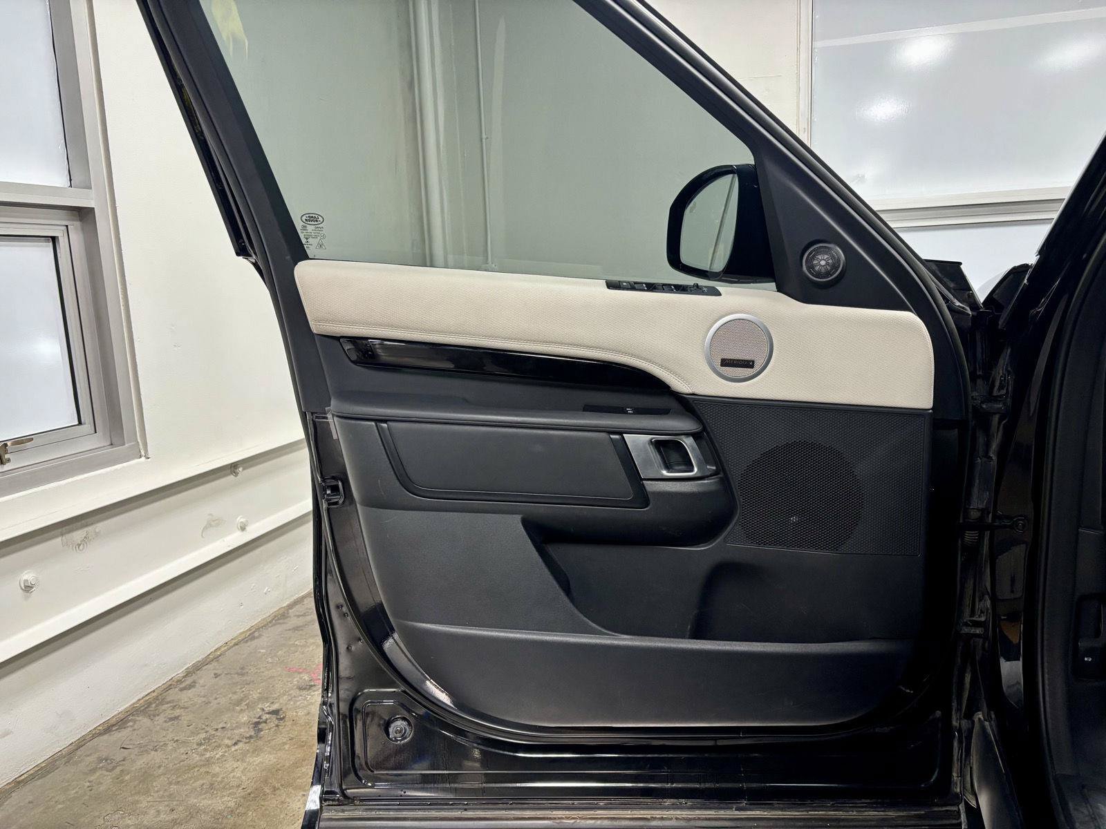 Used 2023 Land Rover Discovery S R-Dynamic AWD/4WD image 13