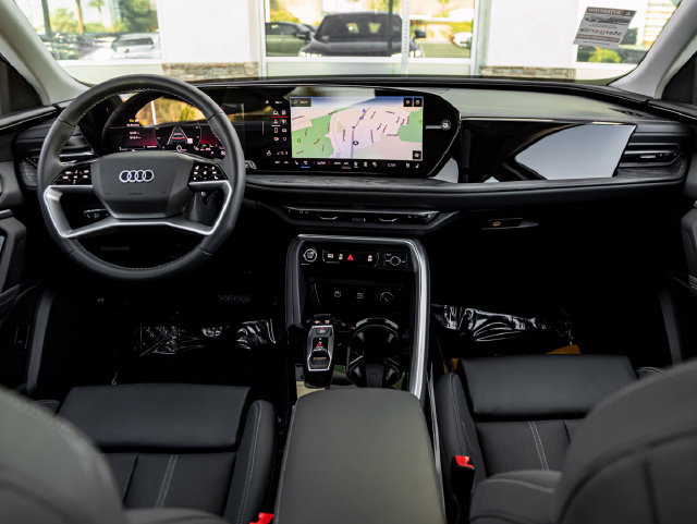 Used 2025 Audi Q5 Premium Plus w/ Premium Plus AWD/4WD image 19
