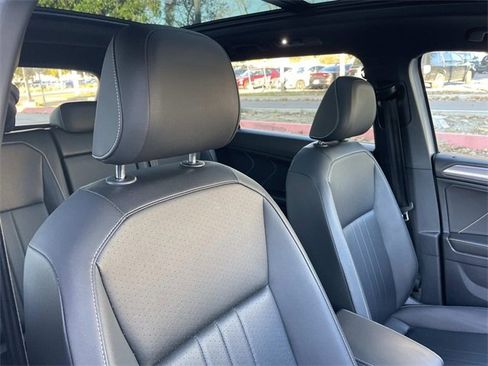 Used 2023 Volkswagen Tiguan SE R-Line image 27