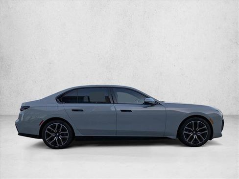 Used 2024 BMW i7 xDrive60 w/ Executive Package AWD/4WD image 4