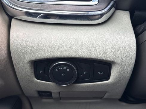 Used 2018 Lincoln Continental Select image 31