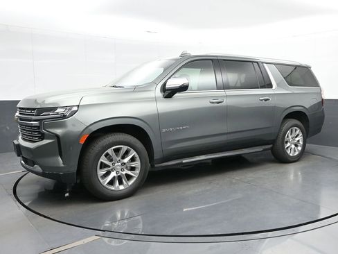 Used 2023 Chevrolet Suburban Premier AWD/4WD image 4