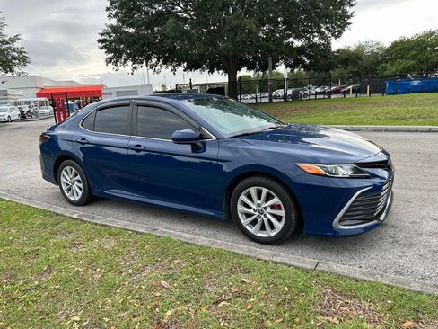 Used 2023 Toyota Camry LE image 7