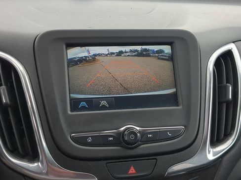 Used 2018 Chevrolet Equinox LT FWD image 16