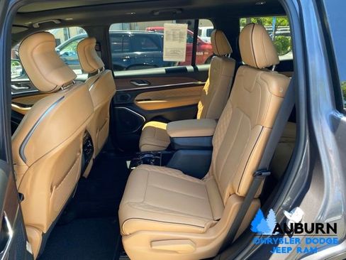 Used 2025 Jeep Grand Cherokee L Summit w/ Obsidian Package AWD/4WD image 27