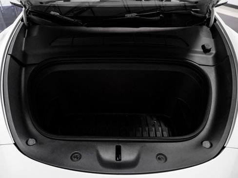 Used 2022 Tesla Model Y Long Range image 47