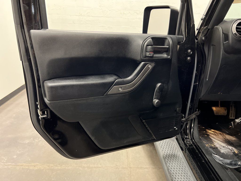 Used 2018 Jeep Wrangler Unlimited Sport w/ Connectivity Group AWD/4WD image 12