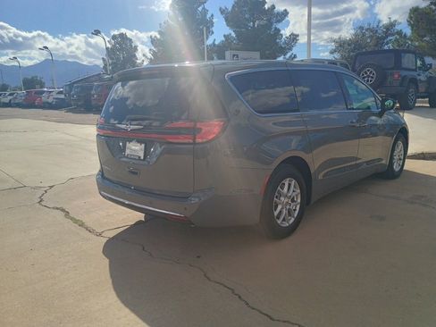 New 2025 Chrysler Pacifica Select image 5