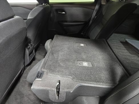 Used 2023 Nissan Rogue SV AWD/4WD image 33