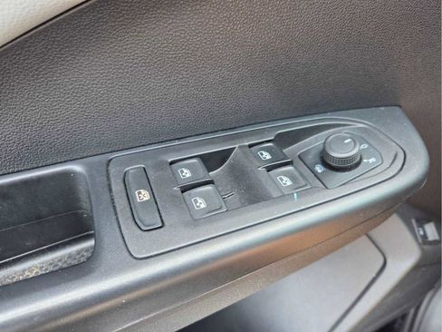 Used 2022 Volkswagen Taos SE image 22