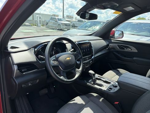 Used 2023 Chevrolet Traverse LT AWD/4WD image 9