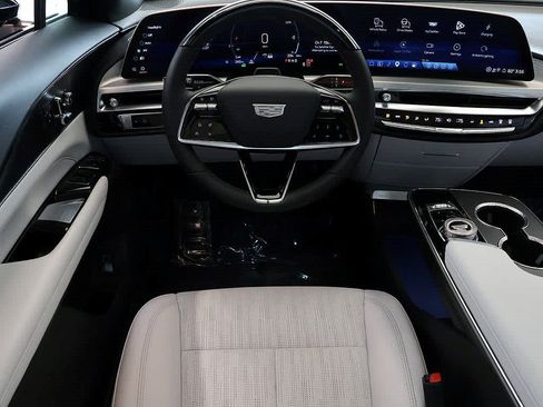 Used 2026 Cadillac Lyriq Luxury AWD/4WD image 14