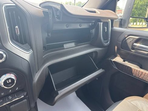 Used 2023 GMC Sierra 2500 Denali w/ Technology Package AWD/4WD image 24
