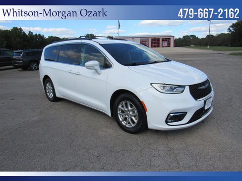 Used 2022 Chrysler Pacifica Touring-L image 18