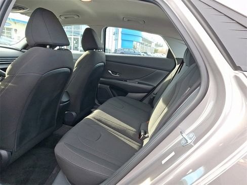 Used 2023 Hyundai Elantra SEL image 13