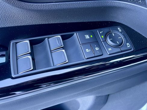 Used 2025 Lexus LX 600 4WD w/ Luxury Package image 11