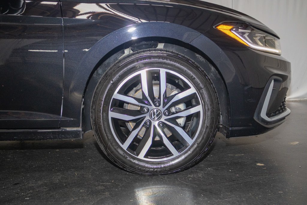 Used 2025 Volkswagen Jetta SE FWD image 7