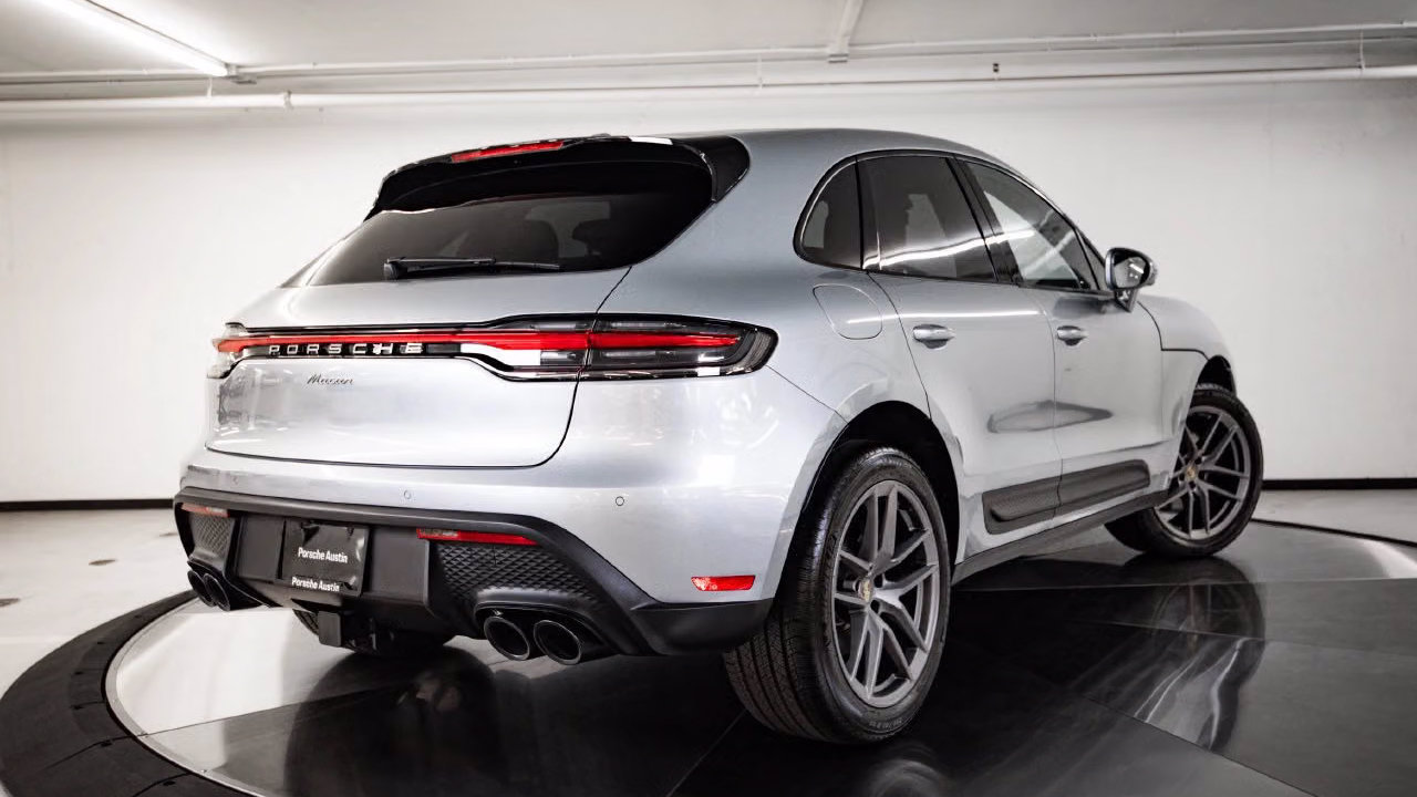 Certified 2026 Porsche Macan AWD/4WD image 7
