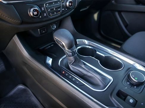 Used 2023 Chevrolet Traverse LT image 19