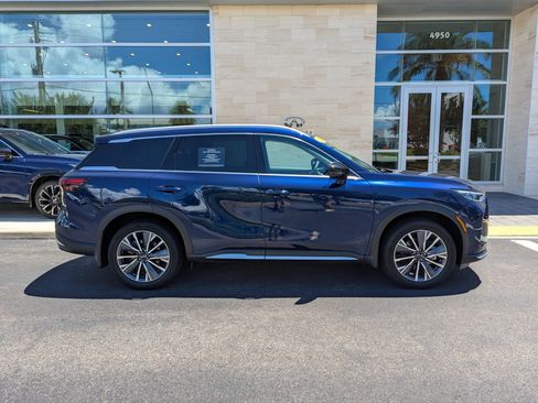 Certified 2026 INFINITI QX60 Luxe w/ Cargo Package FWD image 3