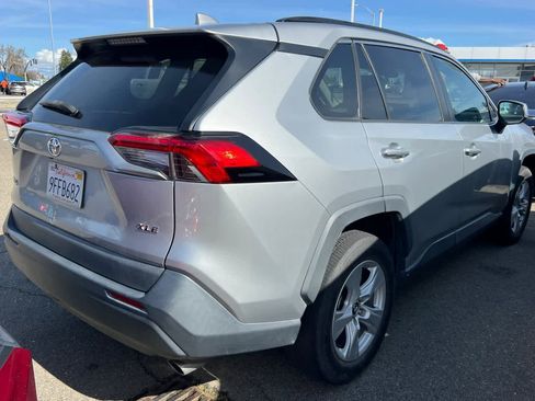 Used 2021 Toyota RAV4 XLE image 2