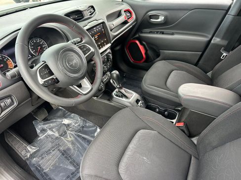 Used 2023 Jeep Renegade Trailhawk w/ Trailer Tow Group image 9