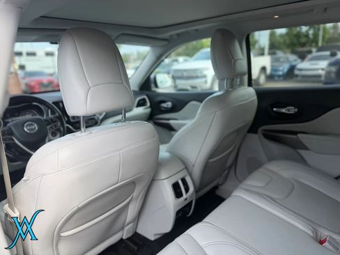 Used 2021 Jeep Cherokee Limited AWD/4WD image 16