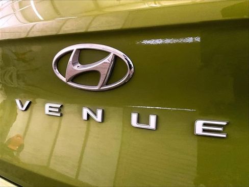 Used 2023 Hyundai Venue SEL FWD image 13