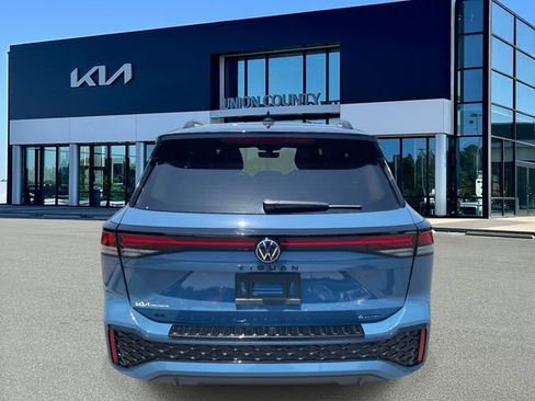 Used 2025 Volkswagen Tiguan SE R-Line AWD/4WD image 5