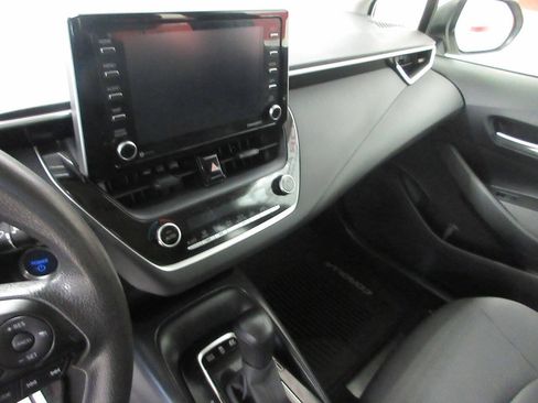 Used 2021 Toyota Corolla LE FWD image 19