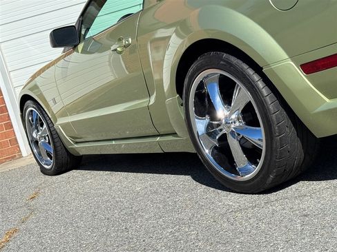 Used 2005 Ford Mustang GT Premium image 19