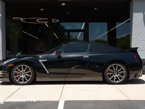 Used 2015 Nissan GT-R Premium AWD/4WD image 7