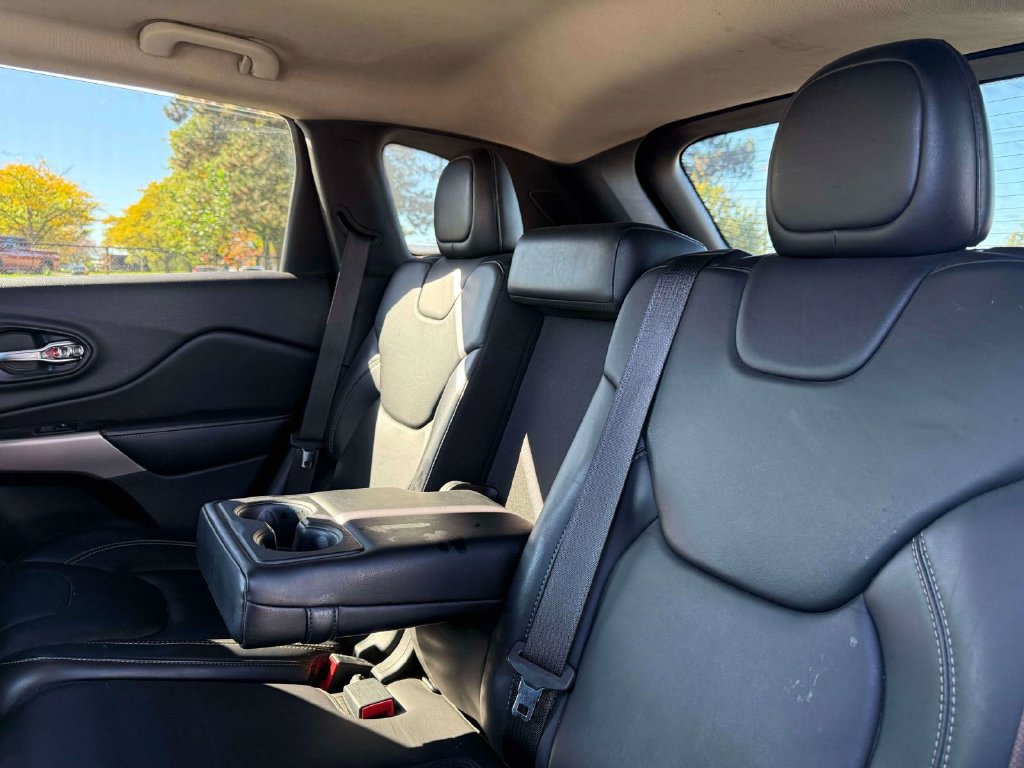 Used 2017 Jeep Cherokee Limited AWD/4WD image 9