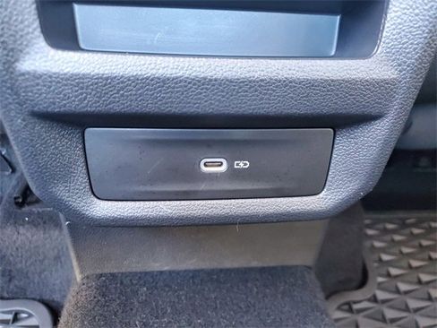 Certified 2025 Volkswagen Taos SE image 12