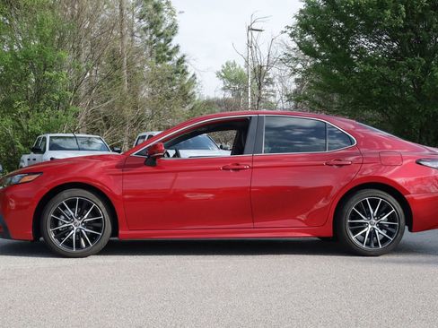 Used 2024 Toyota Camry SE w/ Convenience Package FWD image 3