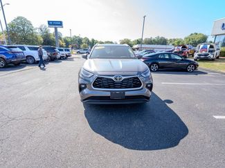 Used 2023 Toyota Highlander XLE video 2