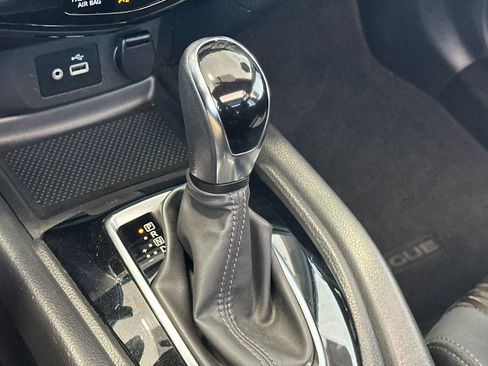 Used 2018 Nissan Rogue SV w/ Sun & Sound Touring Package FWD image 21