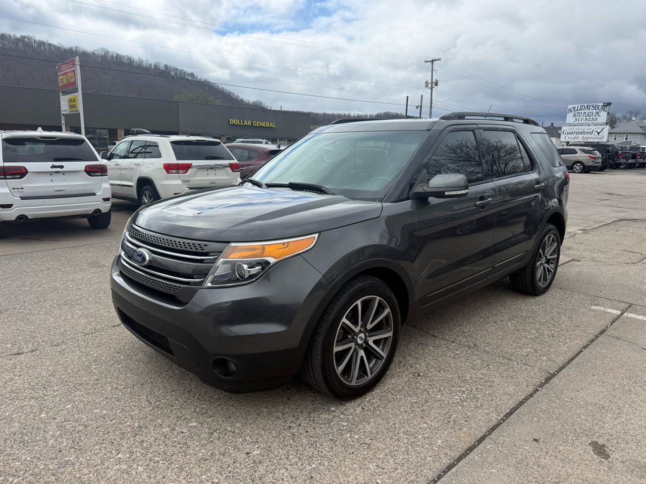 Used 2015 Ford Explorer XLT w/ Equipment Group 202B AWD/4WD image 3