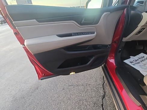 Certified 2024 Honda Odyssey EX image 11