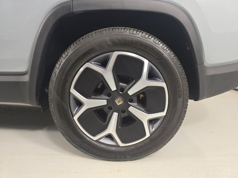 Used 2024 Rivian R1S Adventure AWD/4WD image 10