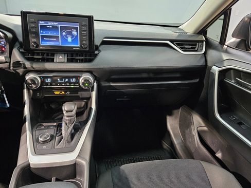 Used 2022 Toyota RAV4 LE AWD/4WD image 11