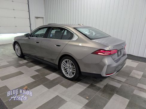 Used 2024 BMW 530i xDrive image 2