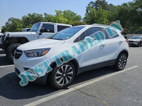 Used 2021 Buick Encore Preferred FWD image 1